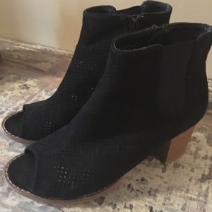 Open toe booties black 7.5